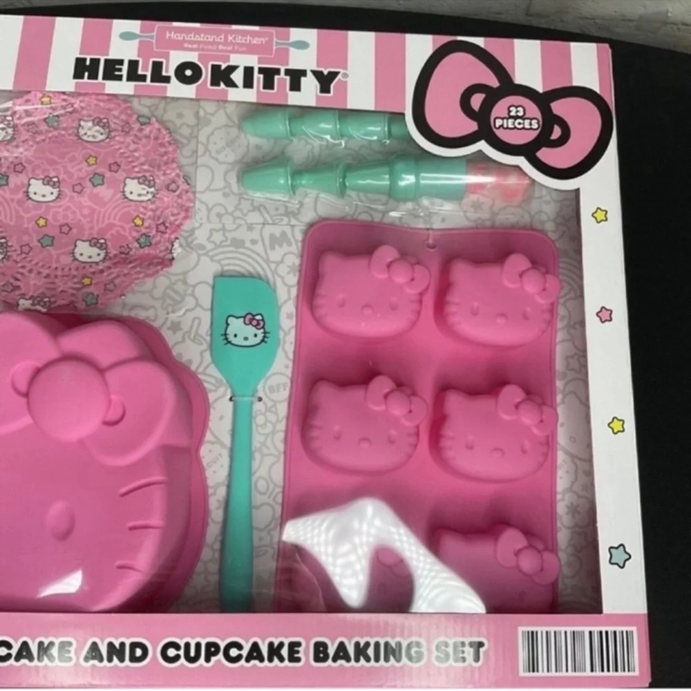 Hello Kitty Sanrio Deluxe Cake and Cupcake Real Baking Set, NEW in box, 23 pcs